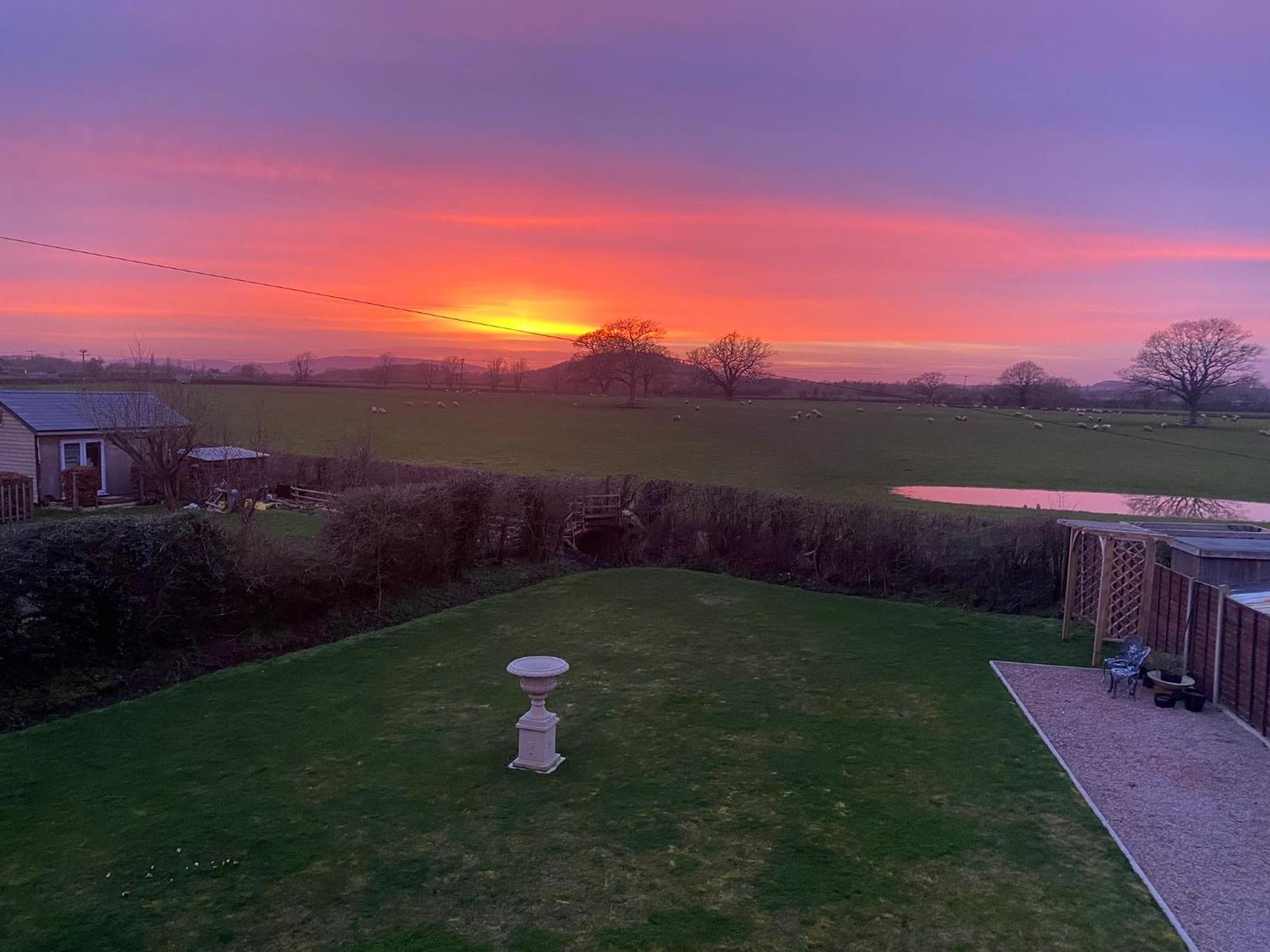 Hillvine Hotel Hartpury Bagian luar foto